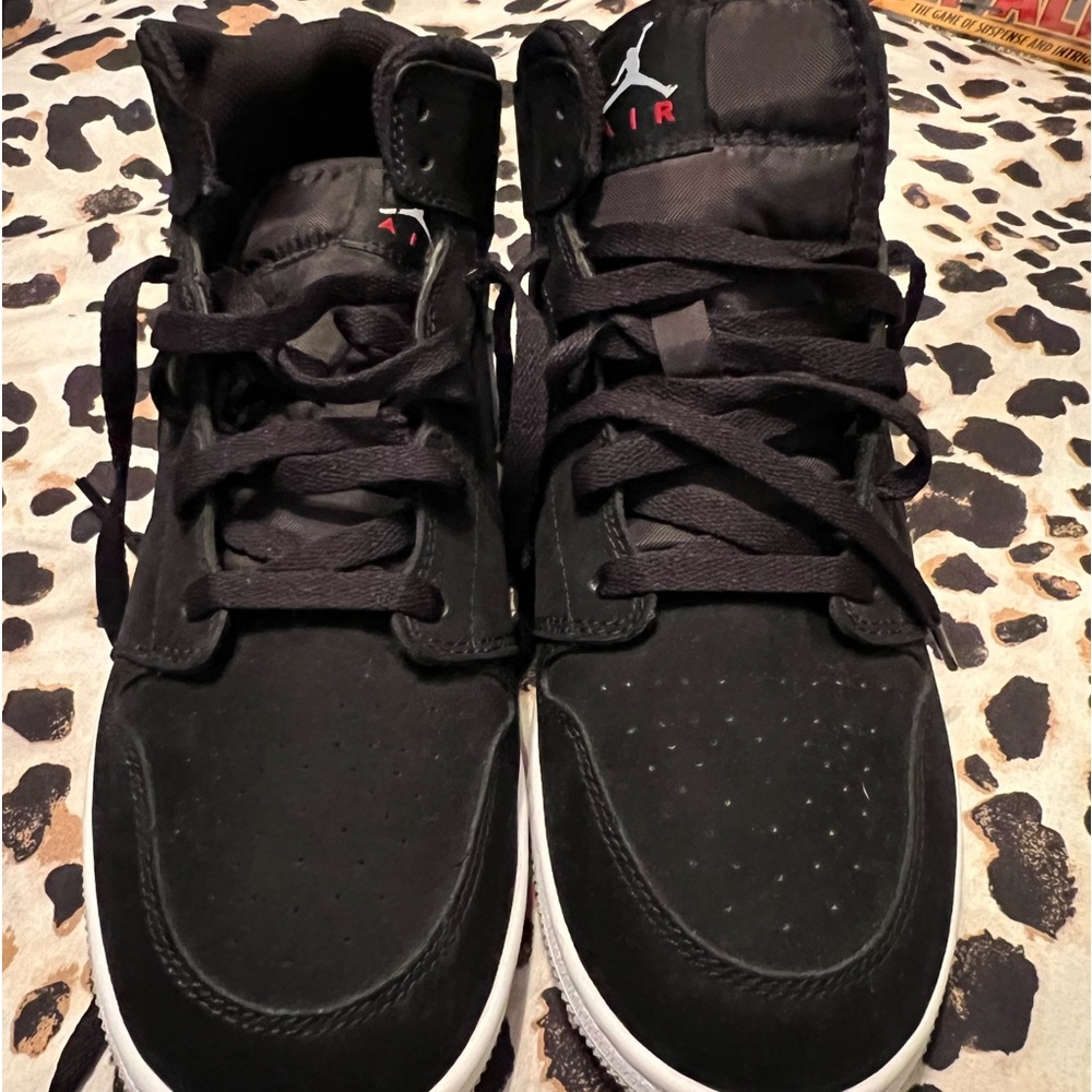 Boys sneakers 7 Y